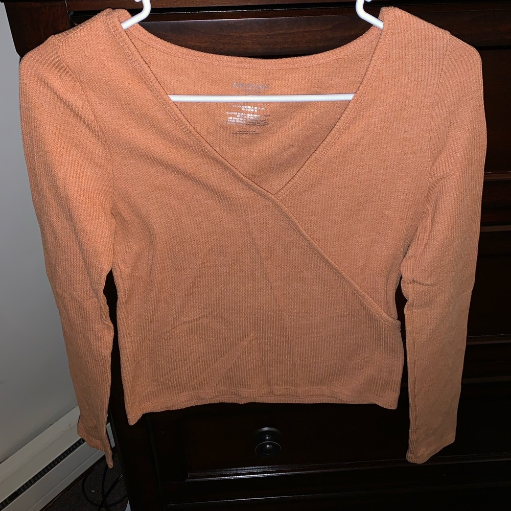 Cropped long sleeve top